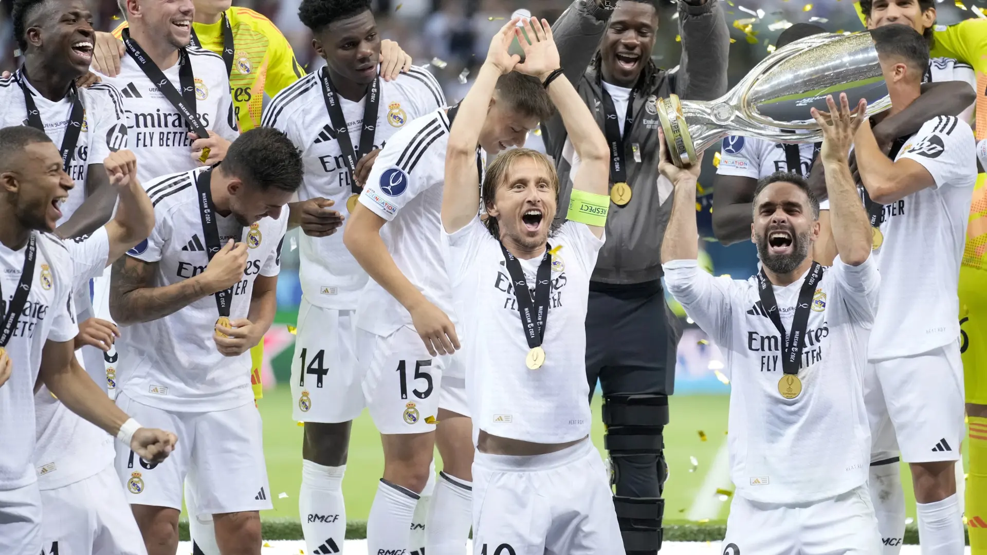 «Leyenda, maestro, papá», así se despidió el vestuario del Real Madrid de Luka Modric tras el anuncio de su marcha «Leyenda, maestro, papá», así se despidió el vestuario del Real Madrid de Luka Modric tras el anuncio de su marcha
