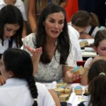 Todas las anécdotas de un paseo por la Feria del Libro ‘persiguiendo’ a la reina Letizia Todas las anécdotas de un paseo por la Feria del Libro ‘persiguiendo’ a la reina Letizia