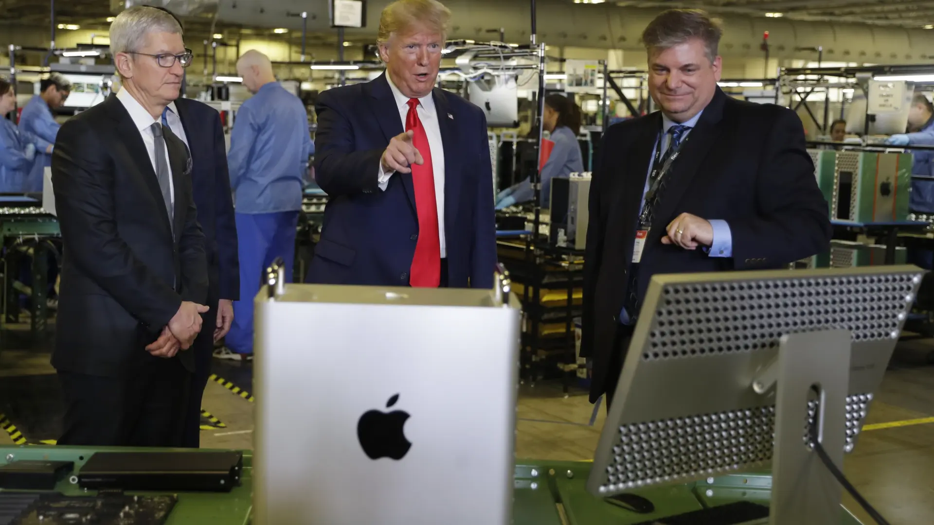 Trump impondrá a Apple aranceles del 25% si no fabrica el iPhone en Estados Unidos