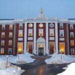 Trump prohíbe a Harvard matricular a estudiantes extranjeros Trump prohíbe a Harvard matricular a estudiantes extranjeros