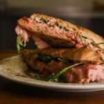 El mejor bocadillo de España cuesta 16 euros y se hace en Ibiza: “Es una explosión de sabores en la boca”