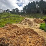 Noticias Medellín: Evacúan 77 viviendas por riesgo de derrumbe