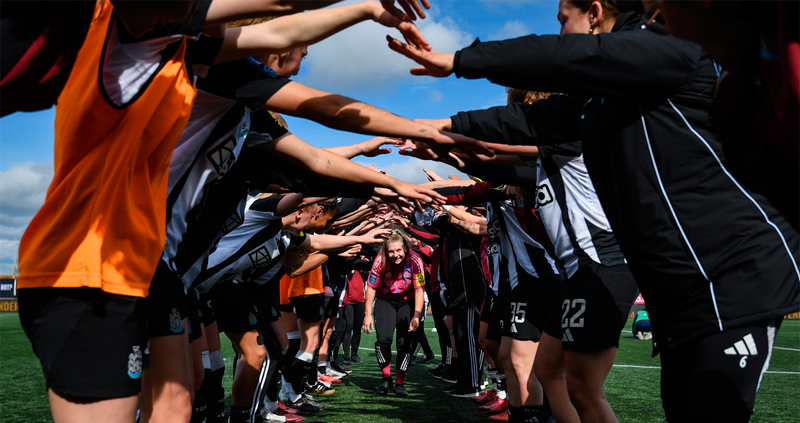 Prohíben a las mujeres transgénero jugar en el fútbol femenil de Inglaterra