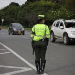 Atención conductores: misteriosa línea roja en las vías podría salirle cara