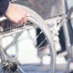 un paciente parapléjico vuelve a andar gracias a la neuroestimulación de la médula