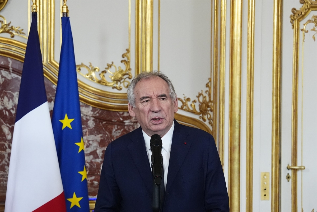 Bayrou, indignado con Von der Layen, declara la guerra a la Comisión por su cesión a Trump con los aranceles Bayrou, indignado con Von der Layen, declara la guerra a la Comisión por su cesión a Trump con los aranceles