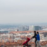 Los padres españoles son los europeos que más usan los permisos por nacimiento, pero solo el 20% se turna con la madre