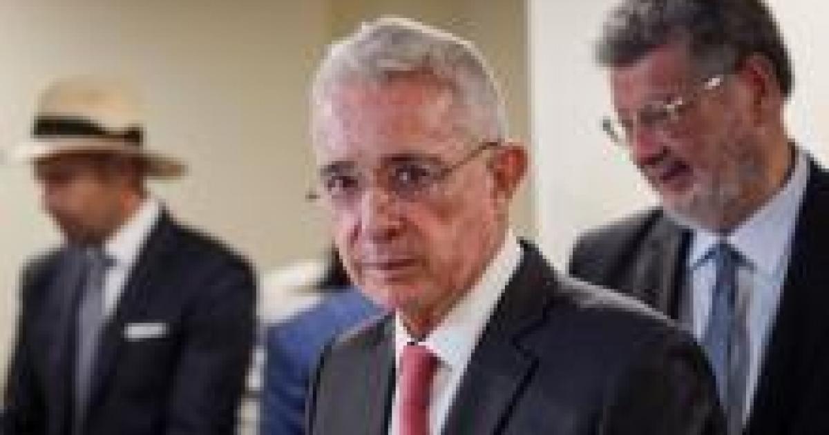 Noticias Antioquia: Uribe espera fallo judicial entre mensajes de respaldo Noticias Antioquia: Uribe espera fallo judicial entre mensajes de respaldo