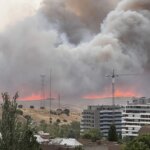 El humo del incendio en Tres Cantos se cuela en varios municipios de Madrid El humo del incendio en Tres Cantos se cuela en varios municipios de Madrid