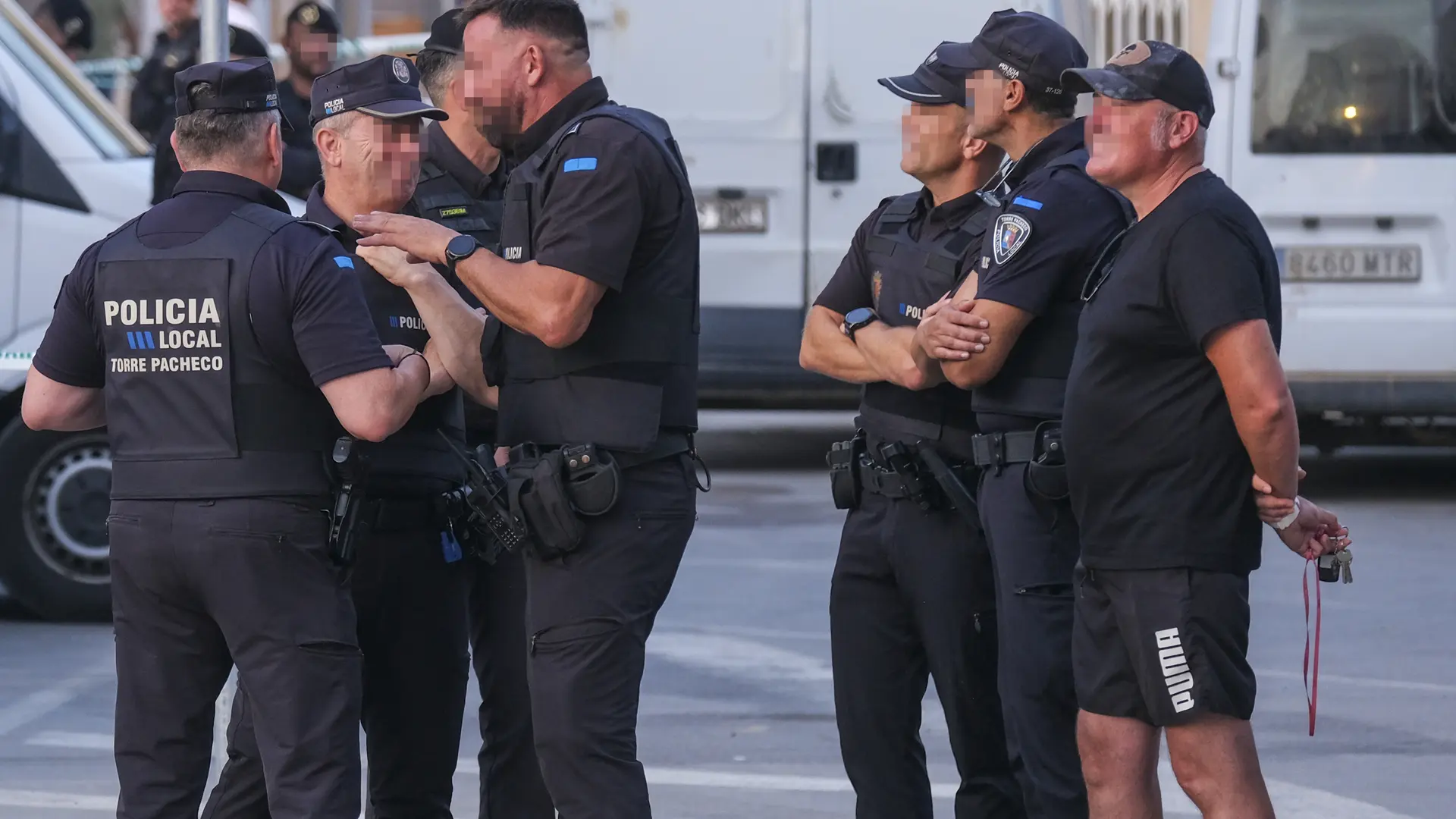 La Guardia Civil analizará las redes de Daniel Ocaña y Alvise Pérez por si se coordinaron para incitar al odio en Torre Pacheco La Guardia Civil analizará las redes de Daniel Ocaña y Alvise Pérez por si se coordinaron para incitar al odio en Torre Pacheco