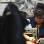 La fuerza laboral de EEUU pierde 1,2 millones de trabajadores migrantes por la política de Trump: «Es un sabotaje económico» La fuerza laboral de EEUU pierde 1,2 millones de trabajadores migrantes por la política de Trump: «Es un sabotaje económico»