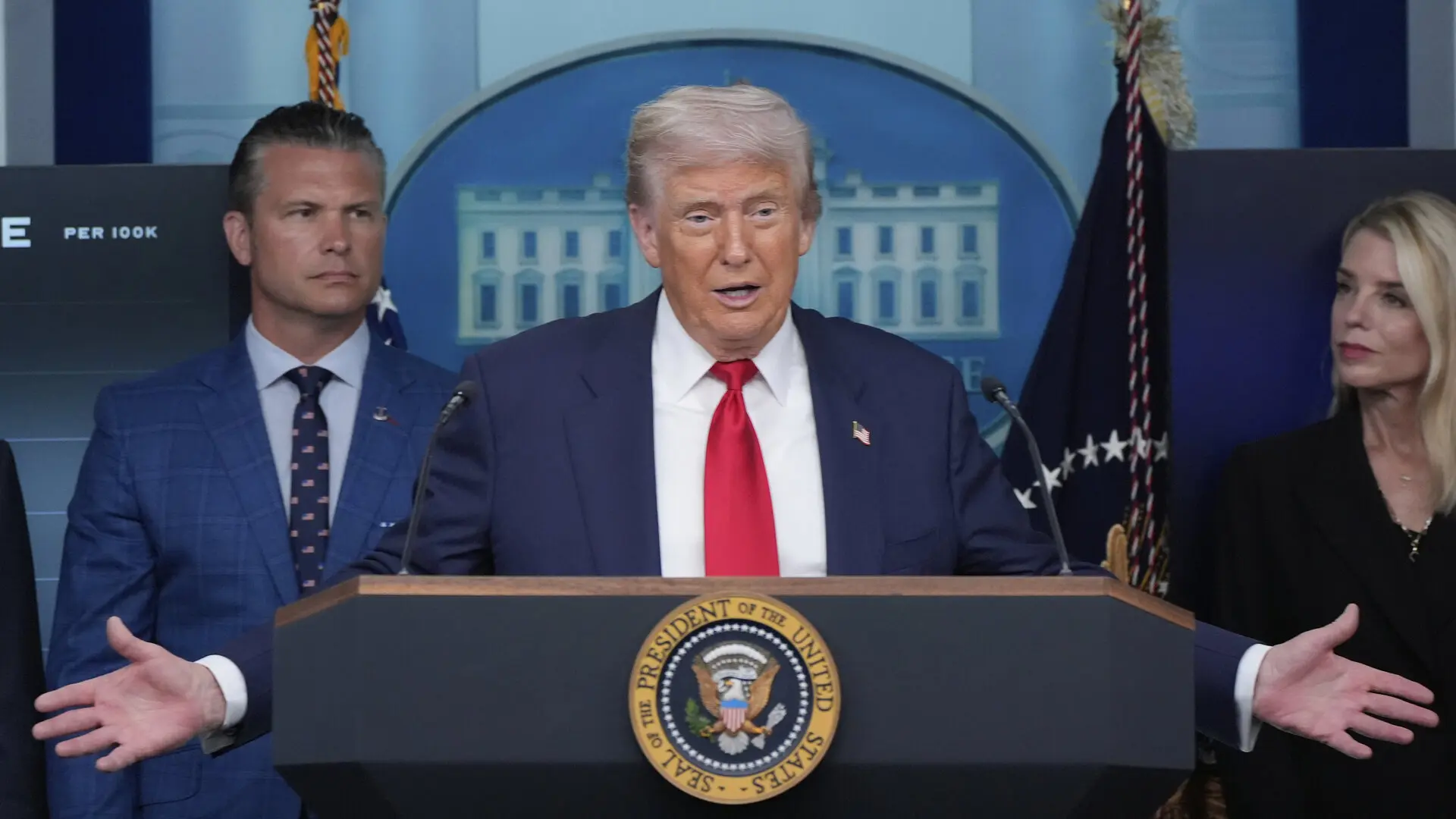 Trump se reúne con el CEO de Intel y aplaude «su éxito y ascenso» tras pedir su dimisión