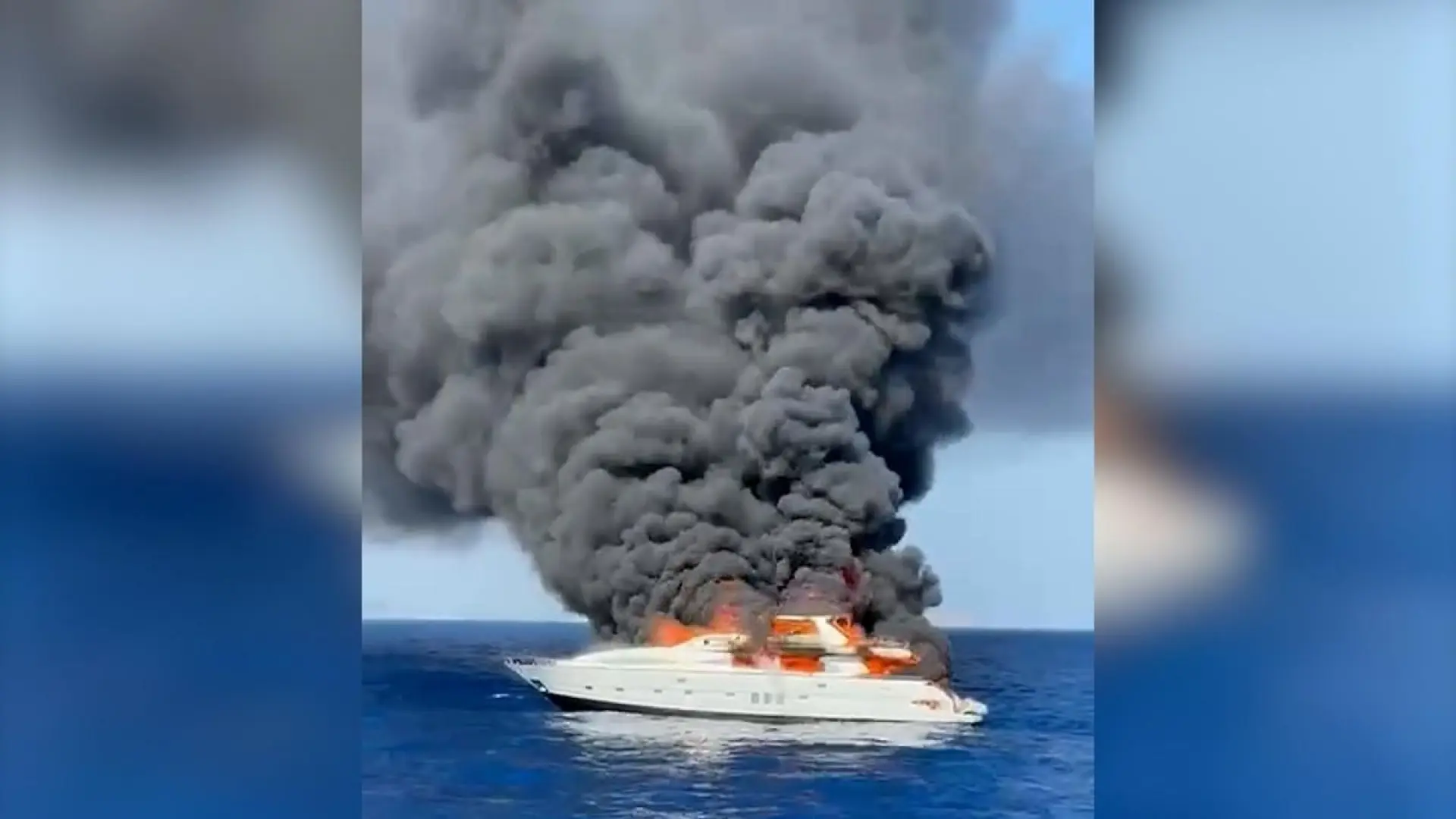 Un incendio en un yate privado frente a Formentera obliga a rescatar a siete personas