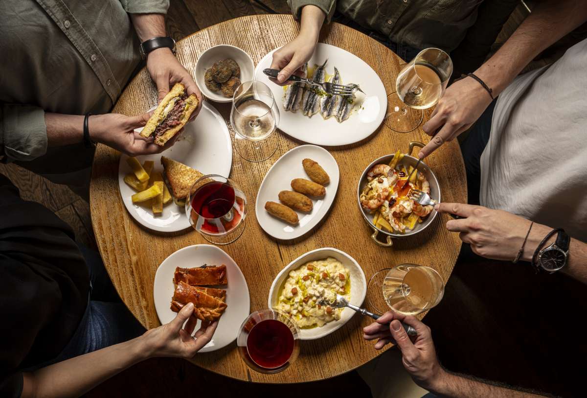Los 10 wine bars imprescindibles de Madrid para los amantes del vino