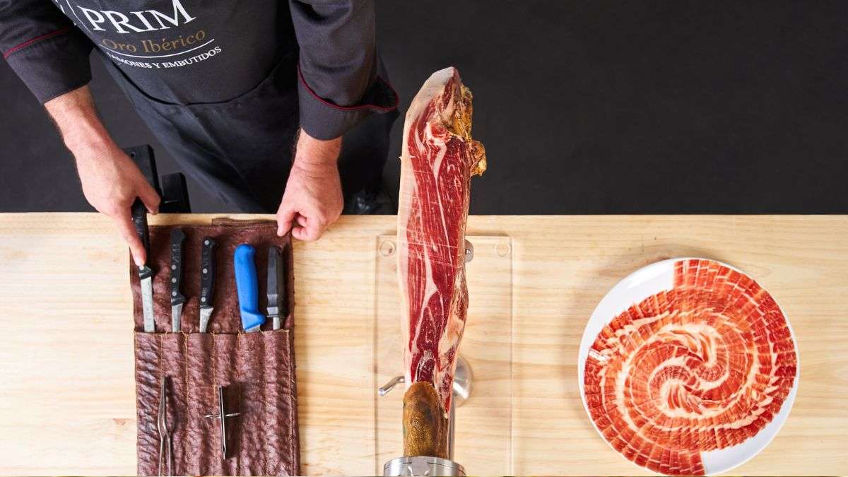 El pueblo de Salamanca donde se hace el mejor jamón de bellota ibérico de España: tiene solo 1.000 habitantes El pueblo de Salamanca donde se hace el mejor jamón de bellota ibérico de España: tiene solo 1.000 habitantes