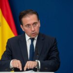 Albares da la última hora de los 30.000 españoles en Oriente Medio en plena escalada bélica: "No hay muertos ni heridos" Albares da la última hora de los 30.000 españoles en Oriente Medio en plena escalada bélica: "No hay muertos ni heridos"