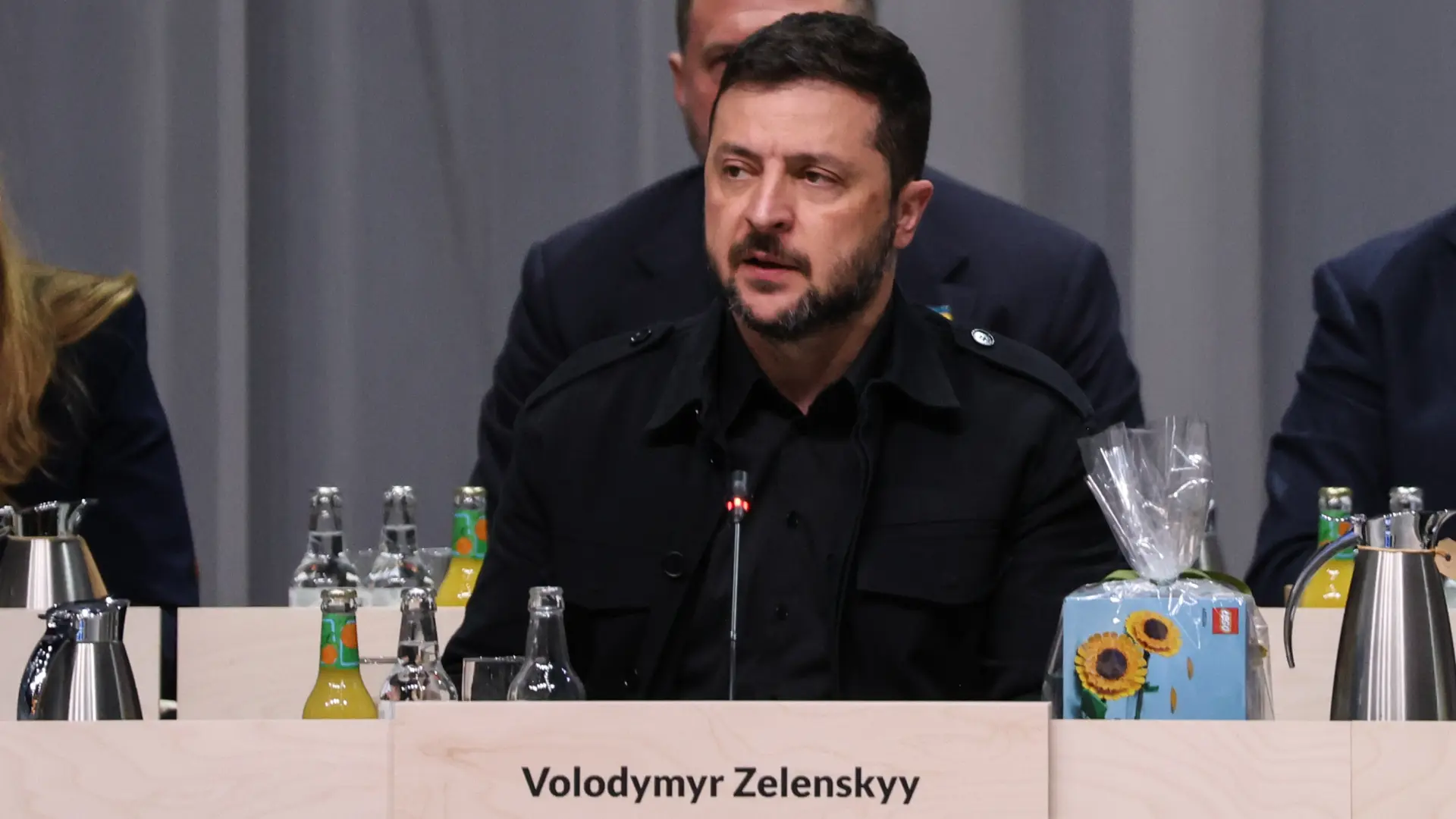 Zelenski dice a los líderes europeos que las incursiones de drones «pueden darse en cualquier parte» y ofrece su «experiencia» Zelenski dice a los líderes europeos que las incursiones de drones «pueden darse en cualquier parte» y ofrece su «experiencia»