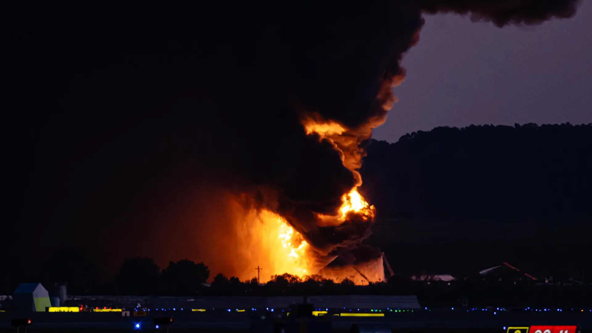 Un avión de carga de UPS se estrella en Louisville y desata un incendio masivo Un avión de carga de UPS se estrella en Louisville y desata un incendio masivo