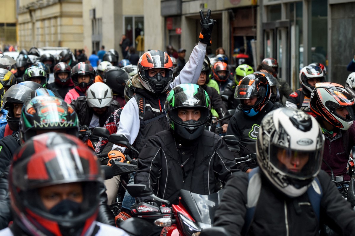 Demandan decreto de Galán con restricciones a motociclistas en Bogotá Demandan decreto de Galán con restricciones a motociclistas en Bogotá