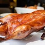 Este es el sitio de Madrid donde todos quieren probar el Pato Pekín al horno en un local gigante para 300 comensales