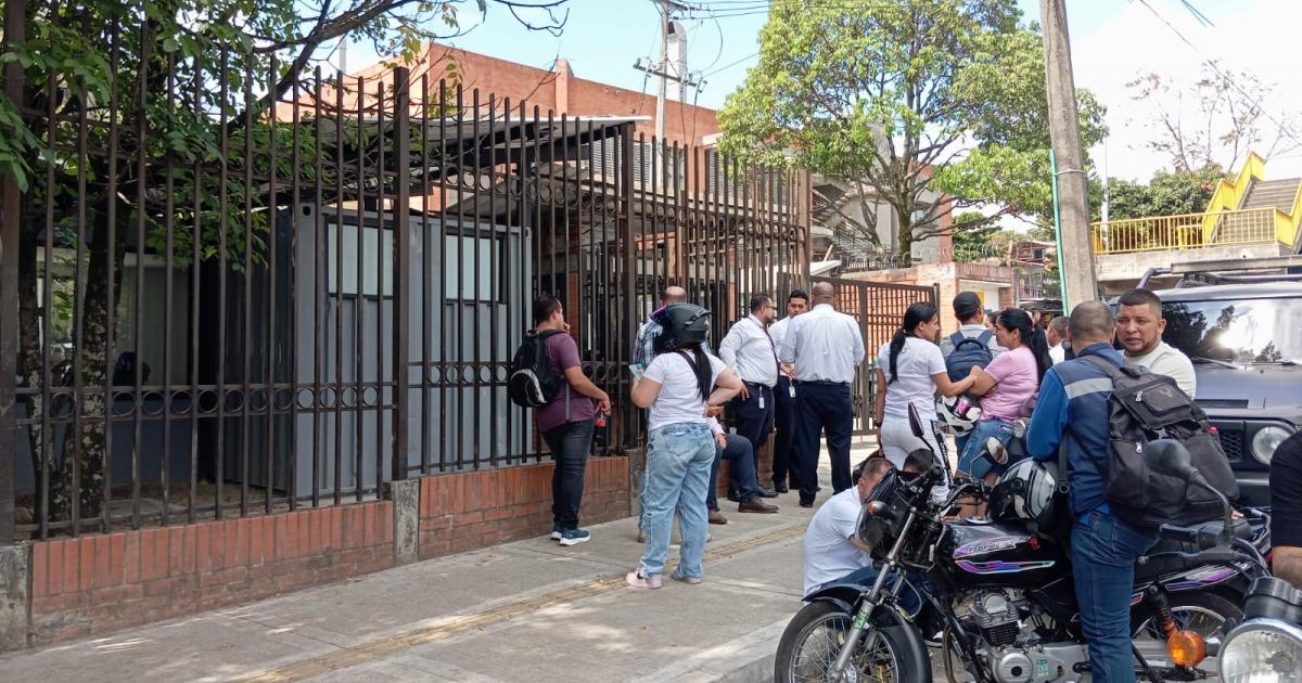 Antioquia: Familiares de fallecidos en accidente esperan entrega de cuerpos Antioquia: Familiares de fallecidos en accidente esperan entrega de cuerpos
