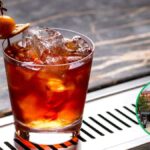 La vermutería de La Guindalera que elabora sus propios vermús y tiene tapas de 10