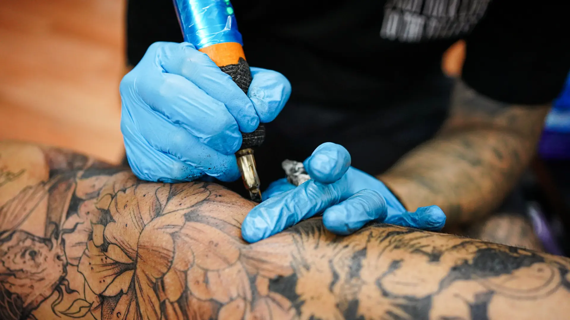 Sanidad obliga a retirar del mercado varias tintas para tatuaje y maquillaje permanente