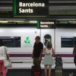 El AVE Madrid-Barcelona tardará 25 minutos más hasta el 13 de diciembre, según el acuerdo entre Adif, Renfe, Ouigo e Iryo