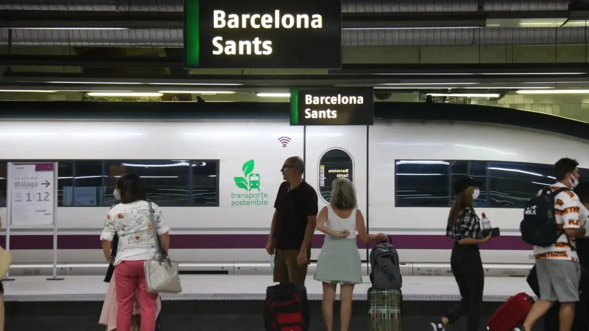 El AVE Madrid-Barcelona tardará 25 minutos más hasta el 13 de diciembre, según el acuerdo entre Adif, Renfe, Ouigo e Iryo
