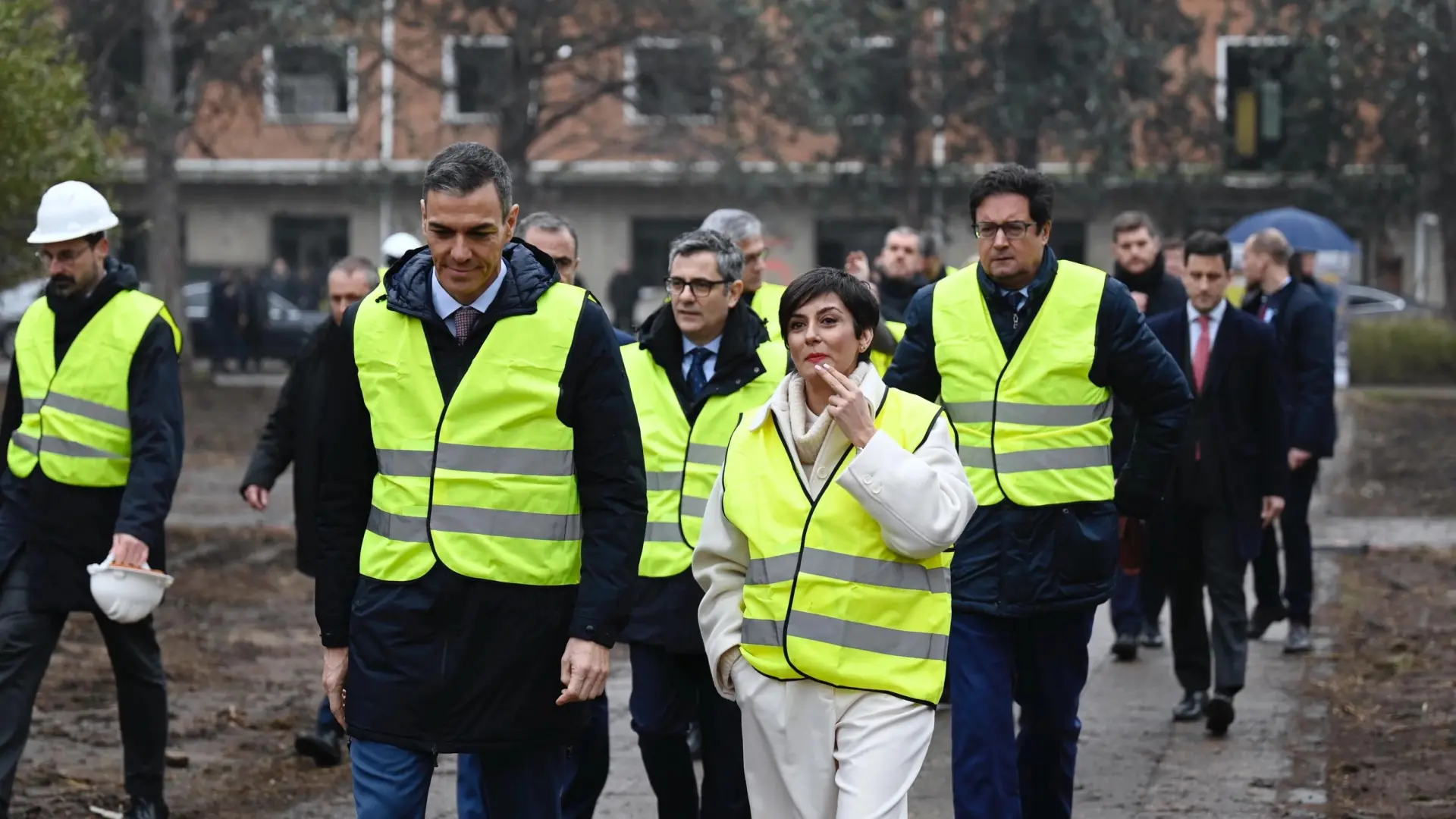 El Gobierno prevé trocear el decreto de pensiones para aprobarlo tras exigir Junts recortar la suspensión de los desahucios El Gobierno prevé trocear el decreto de pensiones para aprobarlo tras exigir Junts recortar la suspensión de los desahucios