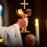 Hay que cuidarse los sacerdotes que se ponen la camiseta política debajo de la sotana