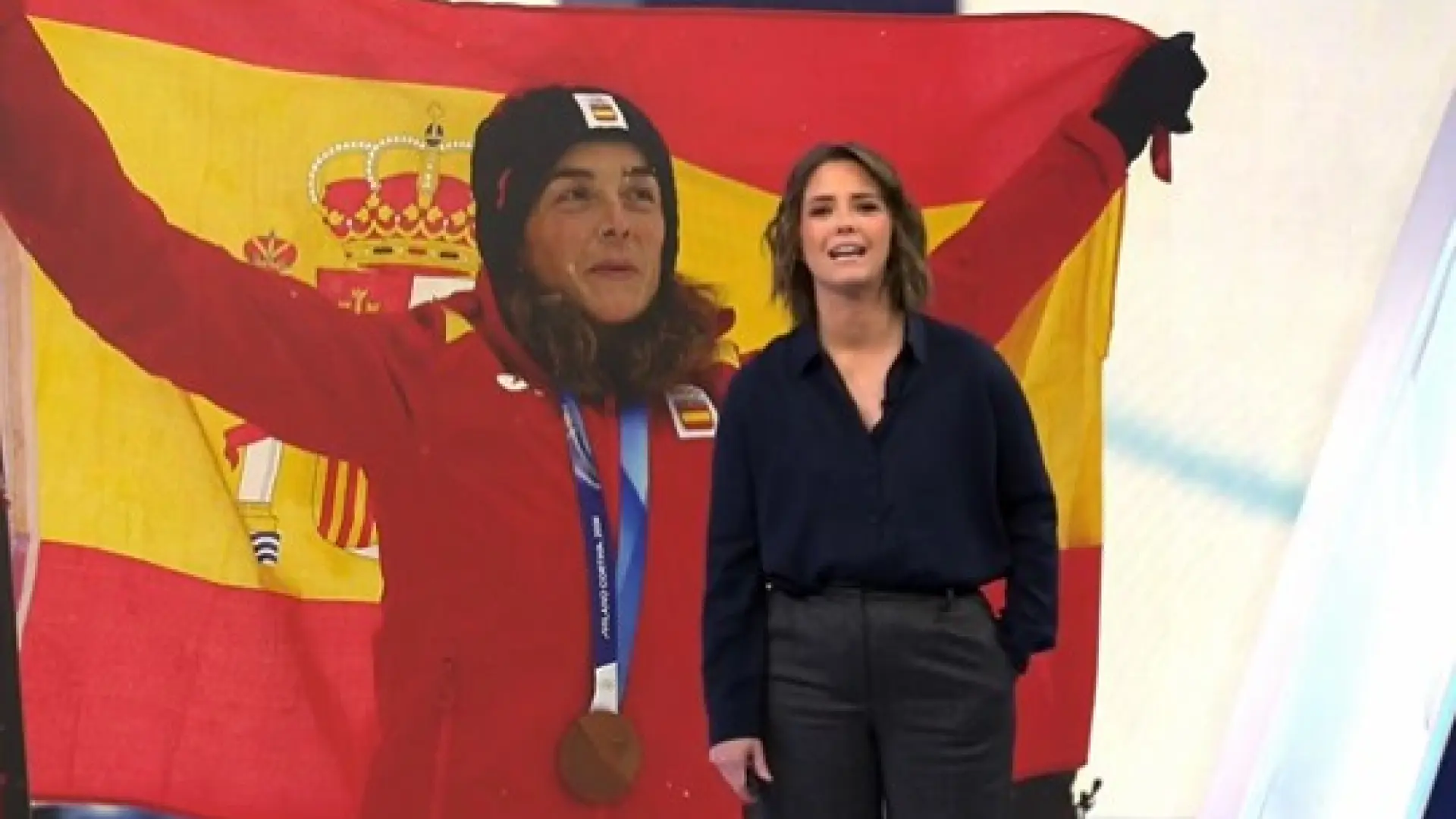 María Casado vuelve a saltarse el guion de ‘Informativos Telecinco’ y felicita en directo el cumpleaños a una reportera: «Lo voy a…» María Casado vuelve a saltarse el guion de ‘Informativos Telecinco’ y felicita en directo el cumpleaños a una reportera: «Lo voy a…»
