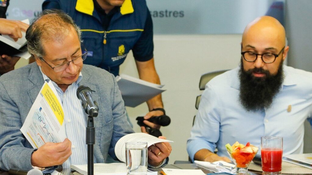 El presidente de la República, Gustavo Petro, desautorizó al director de la Unidad Nacional para la Gestión del Riesgo de Desastres (UNGRD) y aseguró que Colombia sí debe solicitar ayuda internacional para enfrentar la emergencia. El presidente de la República, Gustavo Petro, desautorizó al director de la Unidad Nacional para la Gestión del Riesgo de Desastres (UNGRD) y aseguró que Colombia sí debe solicitar ayuda internacional para enfrentar la emergencia.