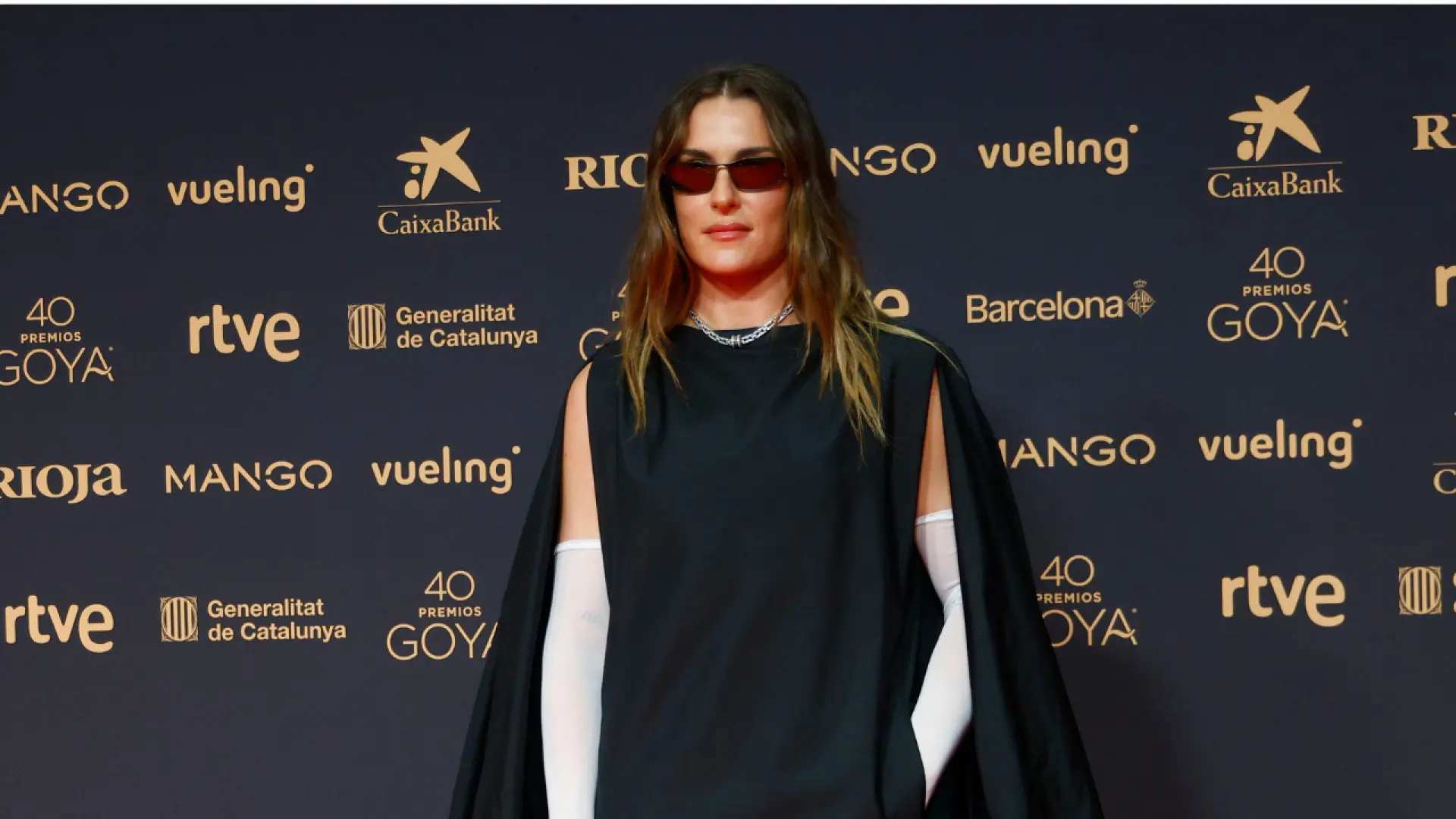 el original vestido de Balenciaga con el que Alexia Putellas ha paralizado la alfombra roja el original vestido de Balenciaga con el que Alexia Putellas ha paralizado la alfombra roja