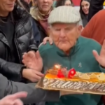 el vecino más longevo de Grazalema sopla las velas en un pabellón de Ronda y cumple su ‘sueño’