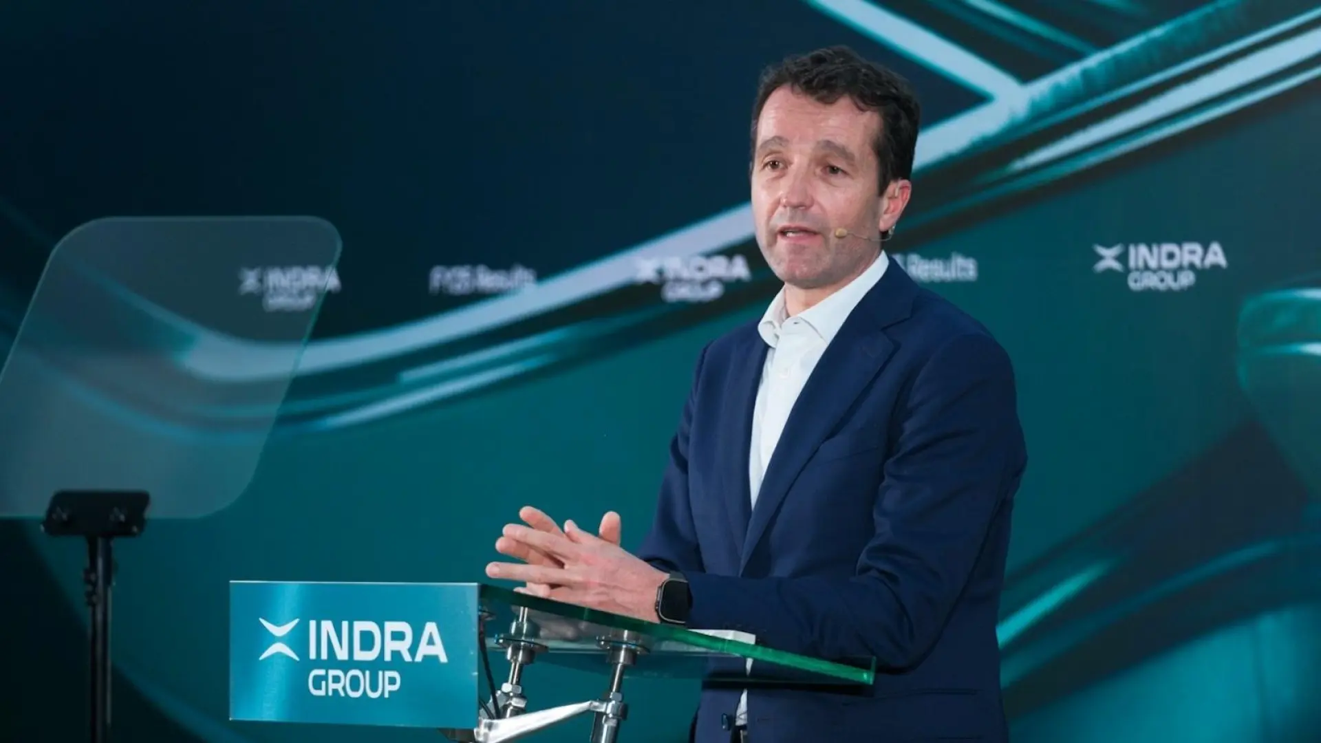 Indra se desploma en bolsa en pleno pulso entre Escribano y Moncloa