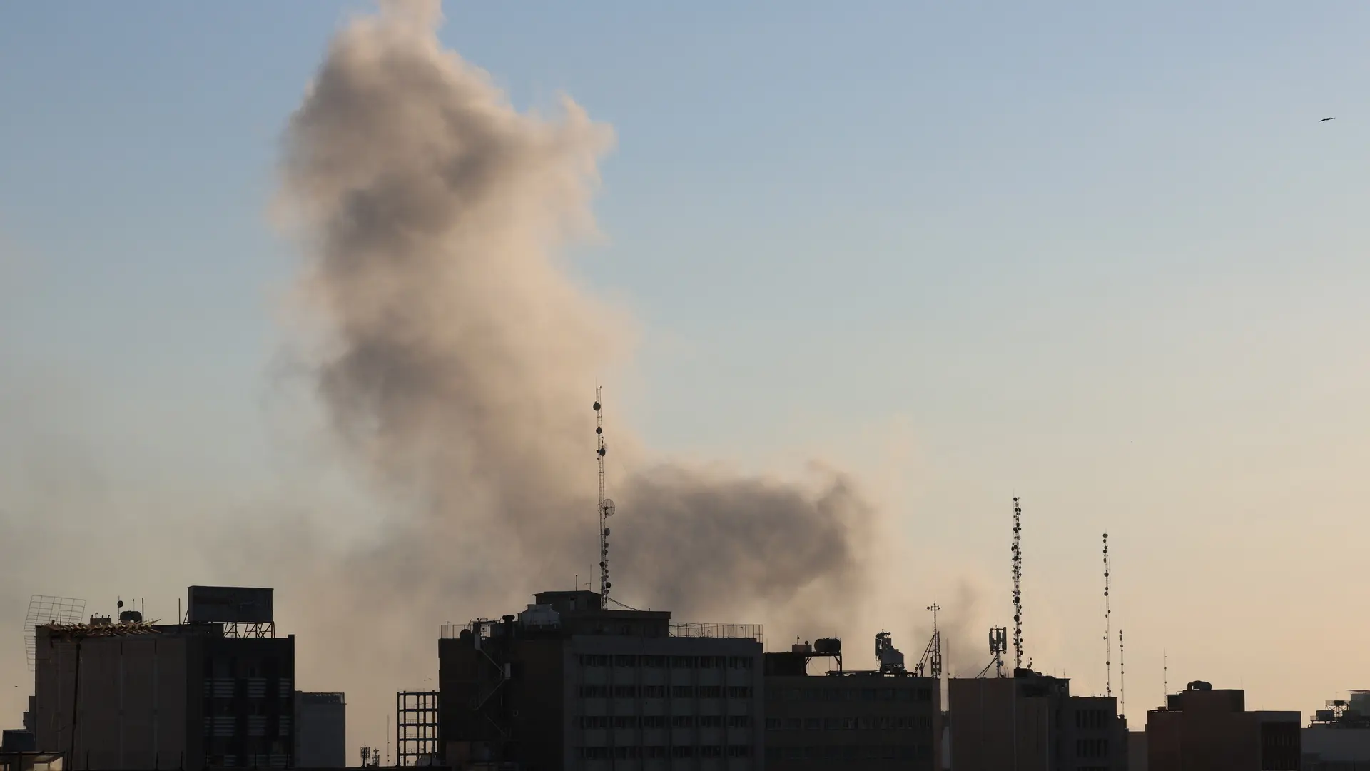 Israel bombardea la reunión de clérigos que elegían al nuevo líder supremo de Irán Israel bombardea la reunión de clérigos que elegían al nuevo líder supremo de Irán