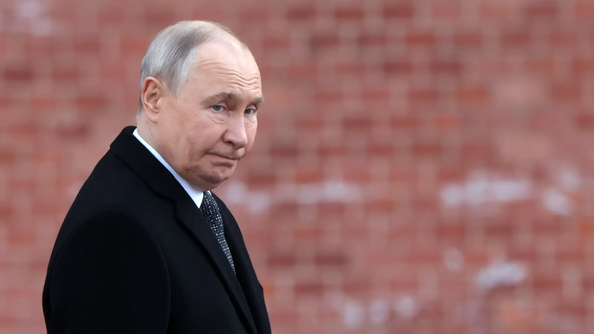 Putin dice que Rusia ha tomado Limán y avanza en dirección a Sloviansk pero admite que sufren falta de suministro de combustible Putin dice que Rusia ha tomado Limán y avanza en dirección a Sloviansk pero admite que sufren falta de suministro de combustible