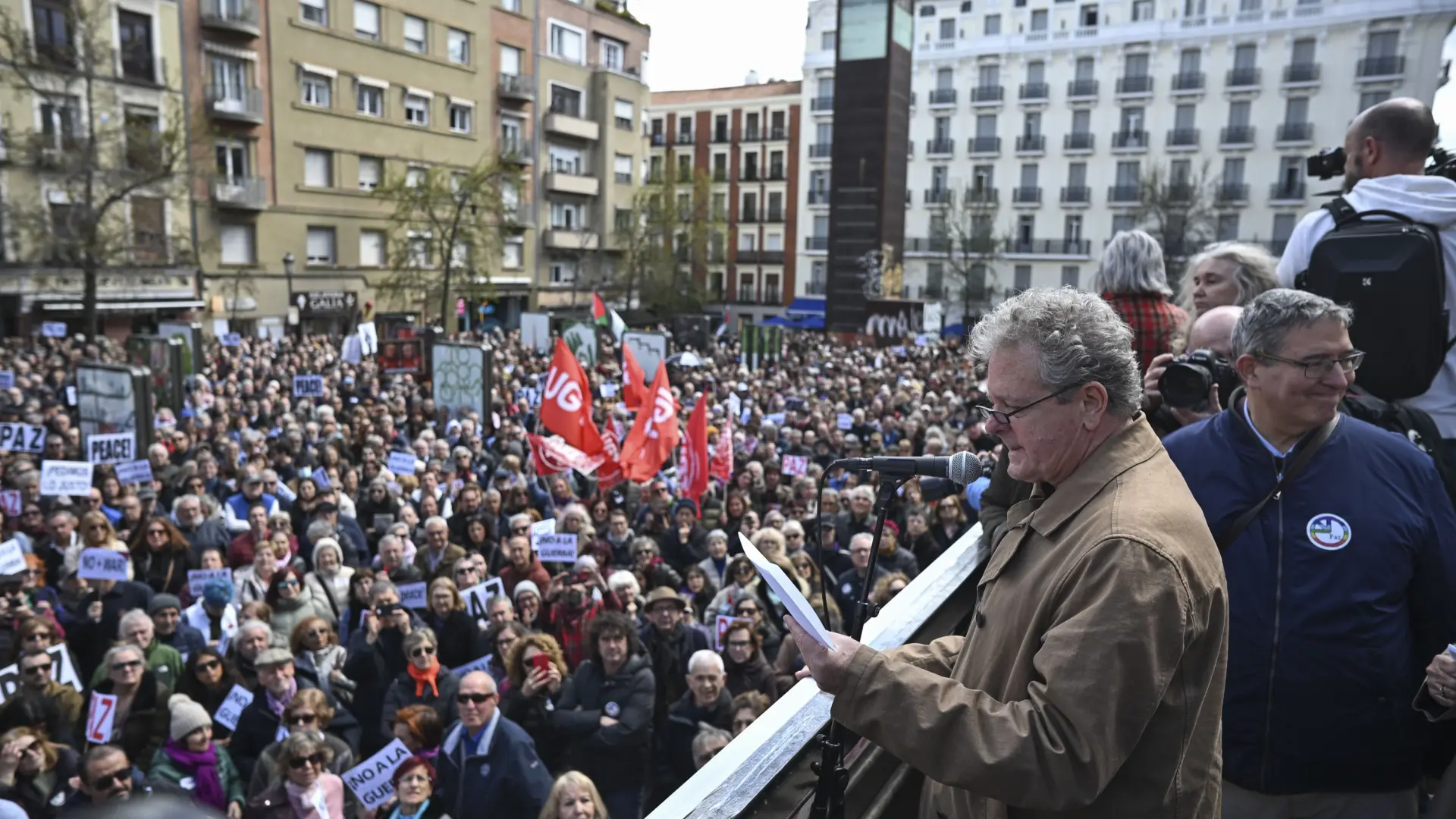 Miles de personas dicen «No a la guerra» en Madrid y otras ciudades de España y piden que pare el conflicto en Oriente Medio Miles de personas dicen «No a la guerra» en Madrid y otras ciudades de España y piden que pare el conflicto en Oriente Medio