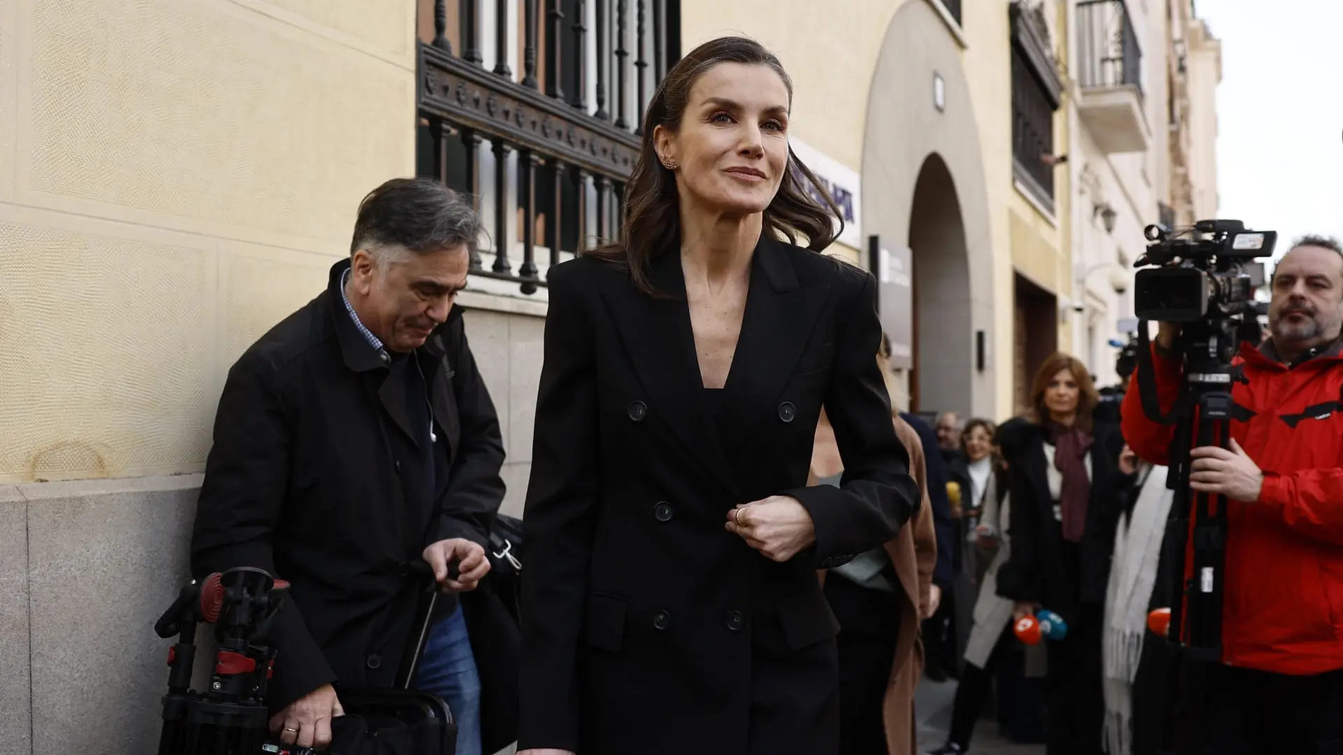 «Vengo a dar un abrazo a mi amiga. Su padre fue artesano del periodismo»
