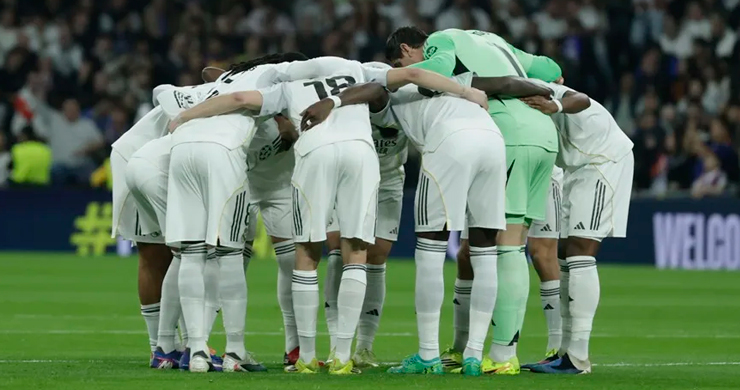 Multa de 15.000 euros al Madrid y advertencia de cierre por la actitud del público ante el Benfica