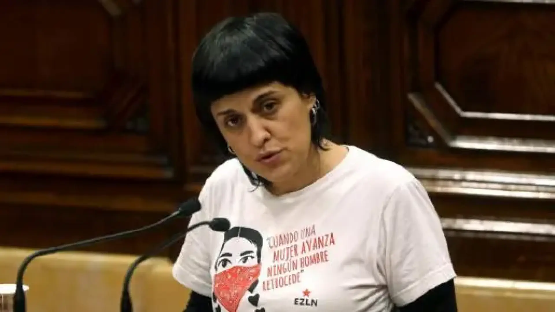 Anna Gabriel, exlíder de la CUP, reaparece en Barcelona y participa en una «encuesta popular» Anna Gabriel, exlíder de la CUP, reaparece en Barcelona y participa en una «encuesta popular»