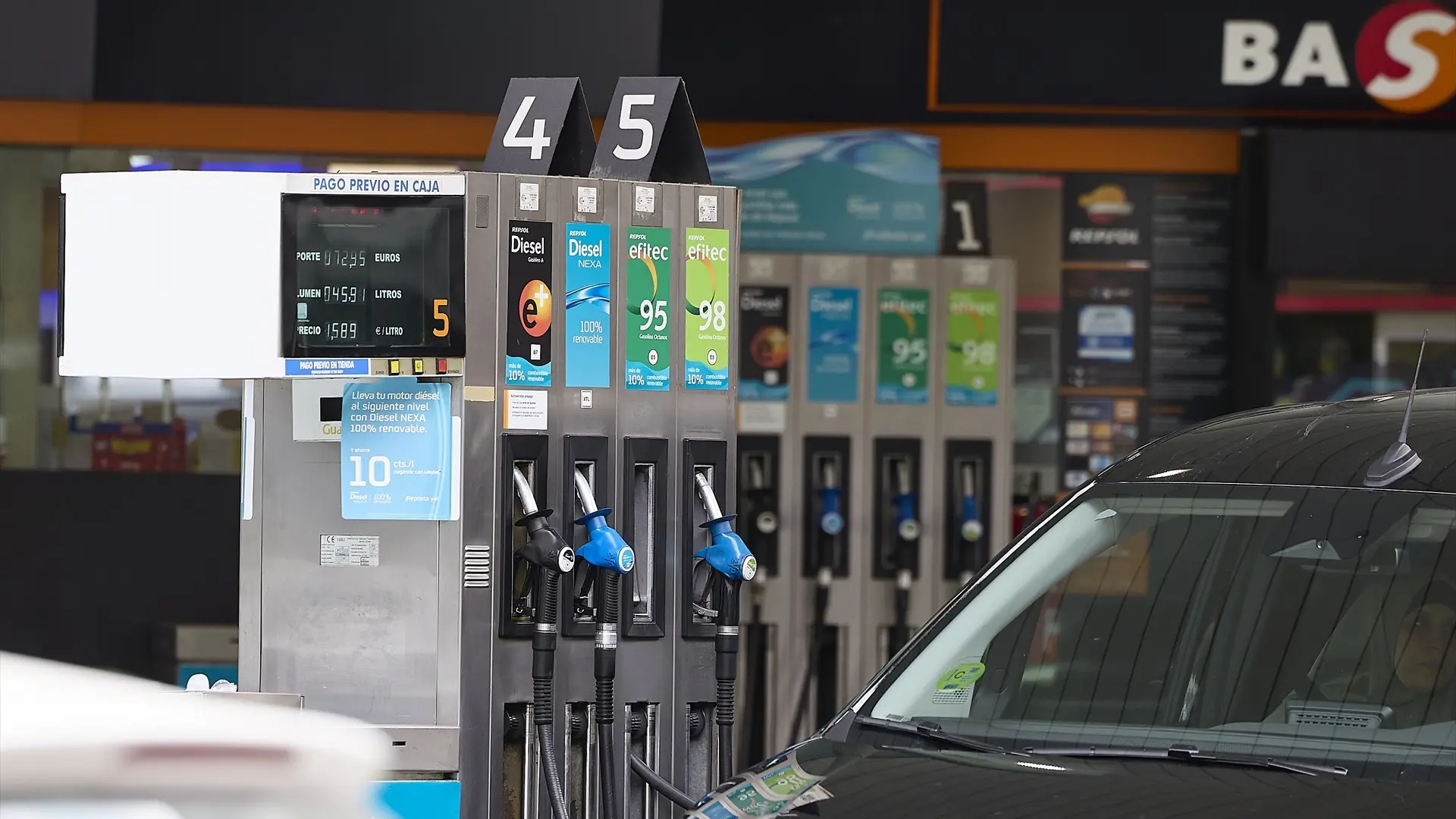 Cómo afecta al precio de la gasolina en España la salida de Emiratos Árabes Unidos (EAU) de la OPEP Cómo afecta al precio de la gasolina en España la salida de Emiratos Árabes Unidos (EAU) de la OPEP