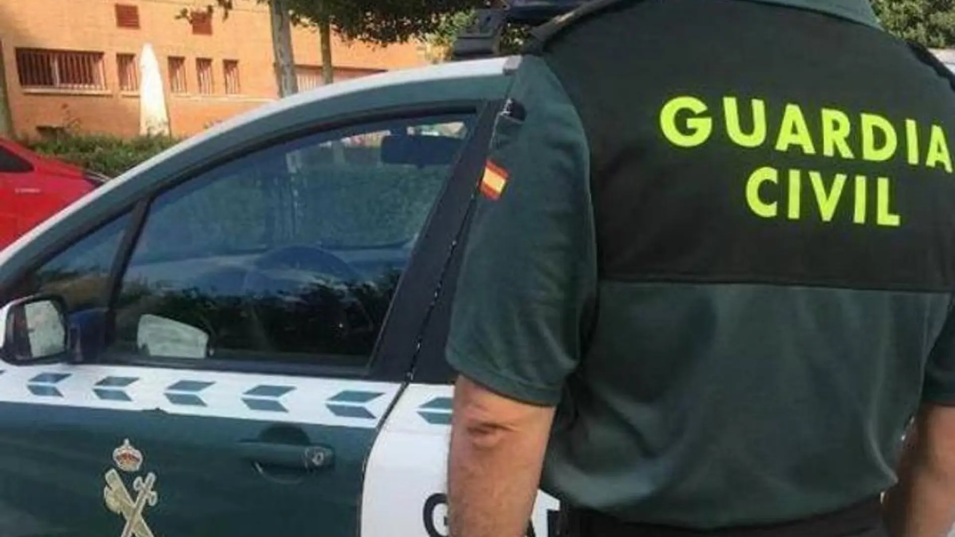 Detienen a un hombre que ocultaba en su bar un salón de estética, un taller ilegal y objetos robados para venderlos Detienen a un hombre que ocultaba en su bar un salón de estética, un taller ilegal y objetos robados para venderlos