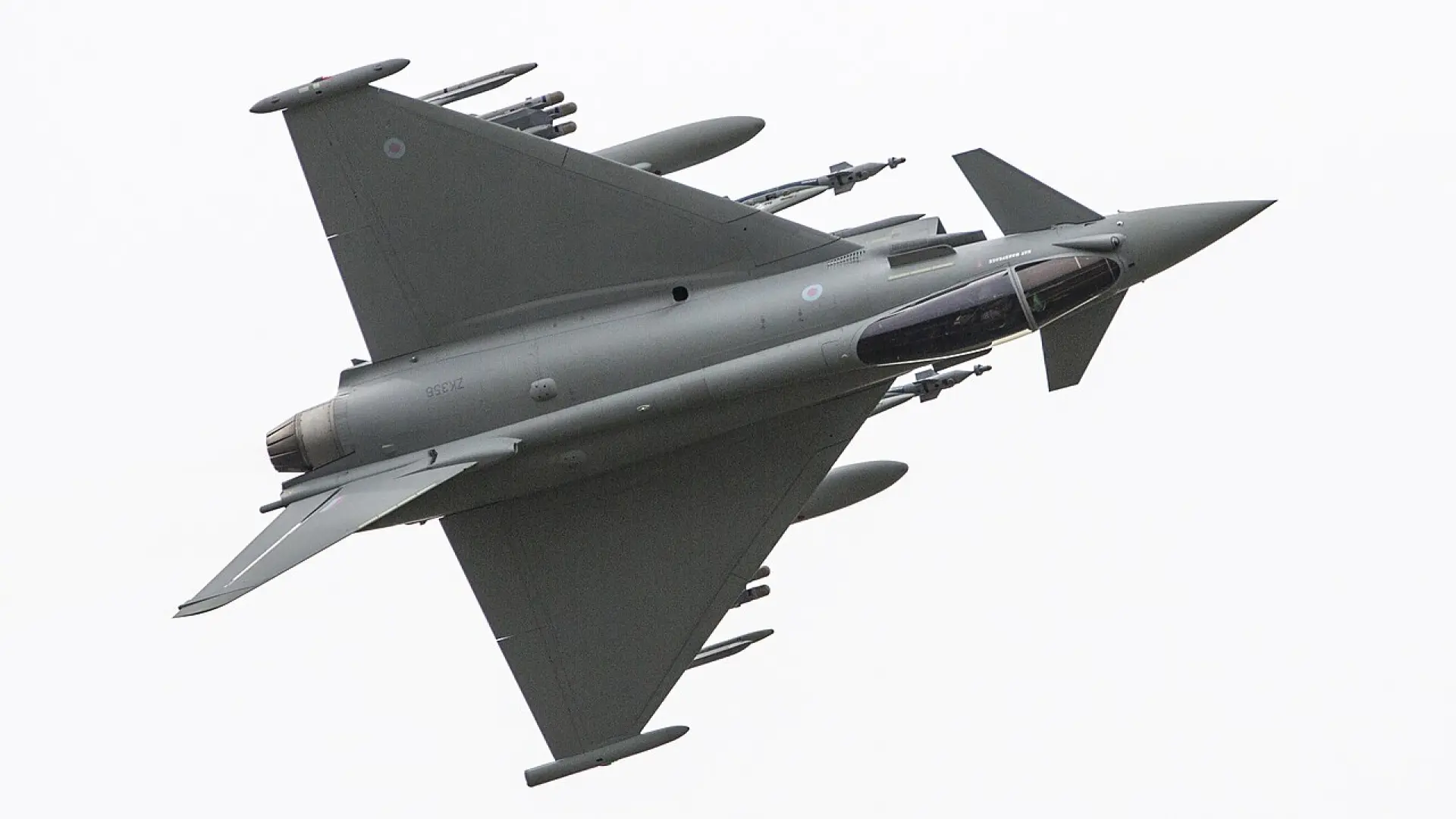 Dos cazas británicos despegan para interceptar drones rusos avistados cerca del espacio aéreo de la OTAN