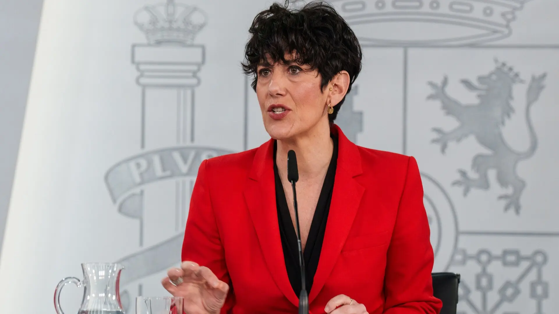 La ministra Saiz defiende que el proceso de regularización va «con normalidad» pese a las incidencias del primer día presencial La ministra Saiz defiende que el proceso de regularización va «con normalidad» pese a las incidencias del primer día presencial