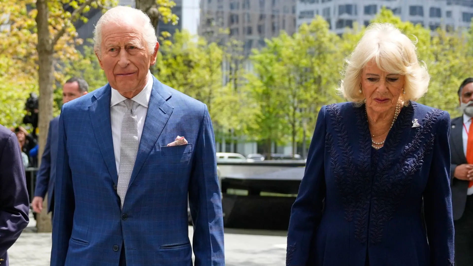 Los reyes Carlos III y Camila rinden homenaje a los fallecidos en el 11S en el Memorial de Nueva York Los reyes Carlos III y Camila rinden homenaje a los fallecidos en el 11S en el Memorial de Nueva York