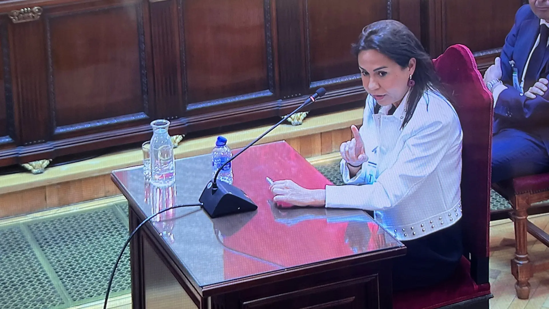 Pardo de Vera dice que Aldama iba «con asiduidad» la zona noble de Transportes y se desentiende del segundo fichaje de Jésica