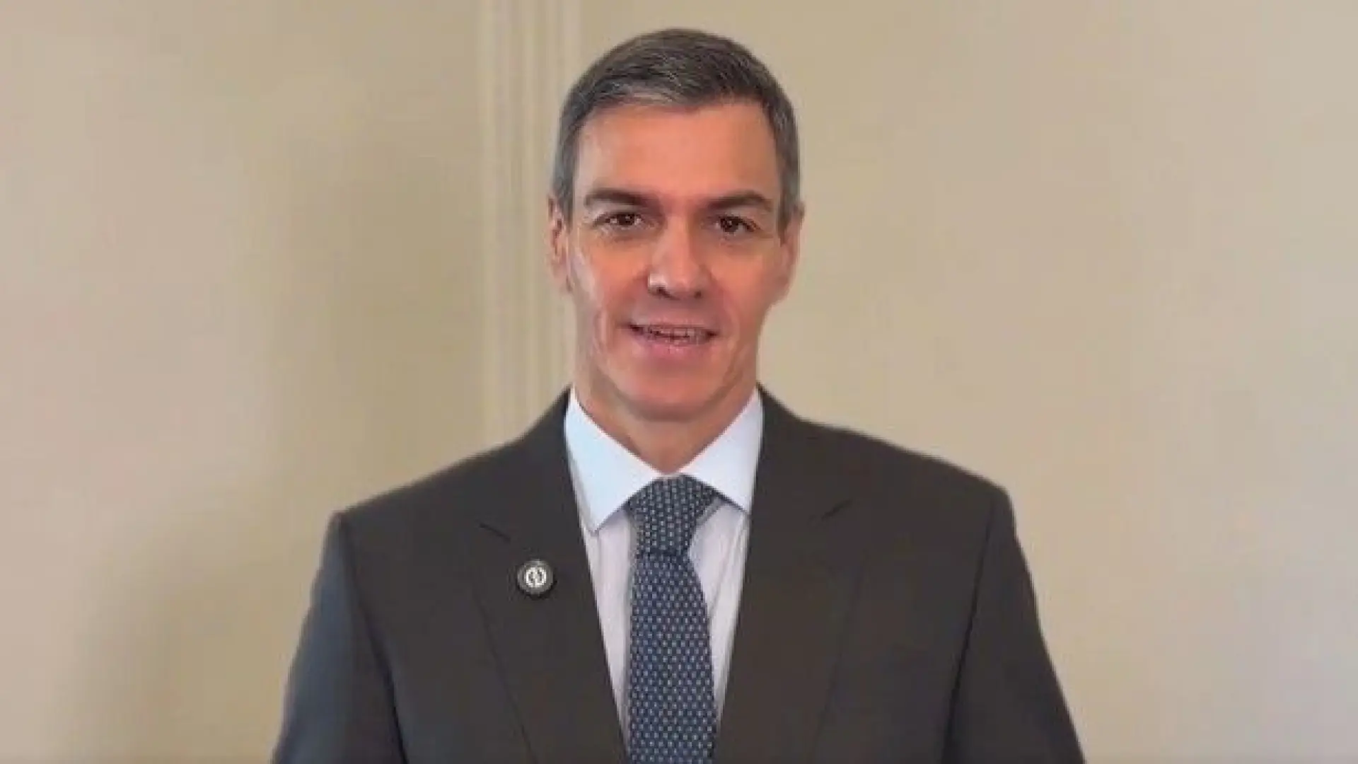 Sánchez denuncia la «infamia» de que PP y Vox ensayen la «violación» del Derecho Constitucional en Extremadura Sánchez denuncia la «infamia» de que PP y Vox ensayen la «violación» del Derecho Constitucional en Extremadura