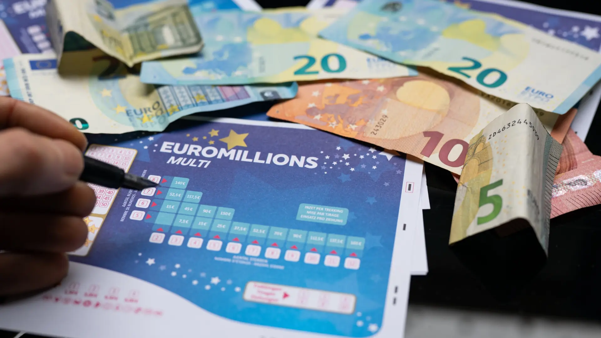 Un acertante se lleva un millón de euros del sorteo de Euromillones Un acertante se lleva un millón de euros del sorteo de Euromillones